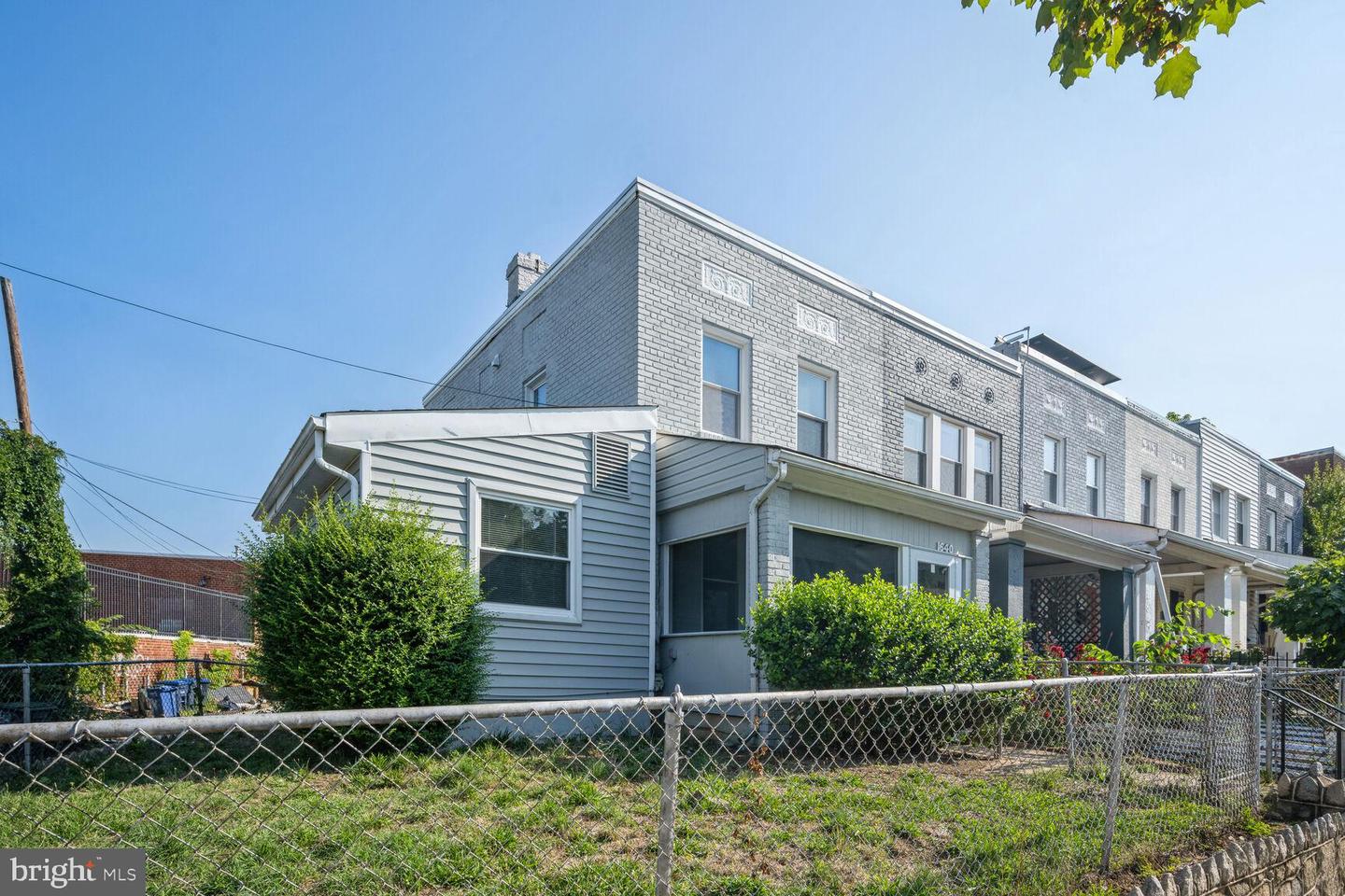 1640 L St Ne Property Photo 2