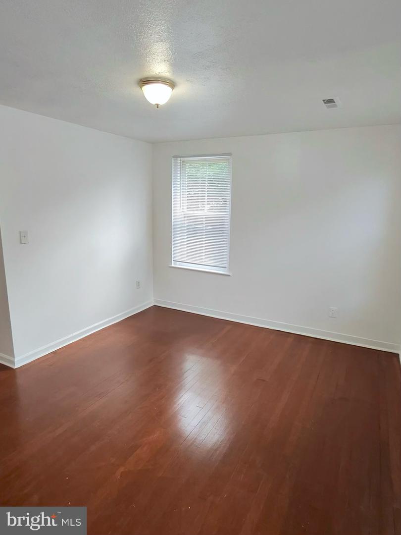 407 Lebaum St Se #1 Property Photo 2