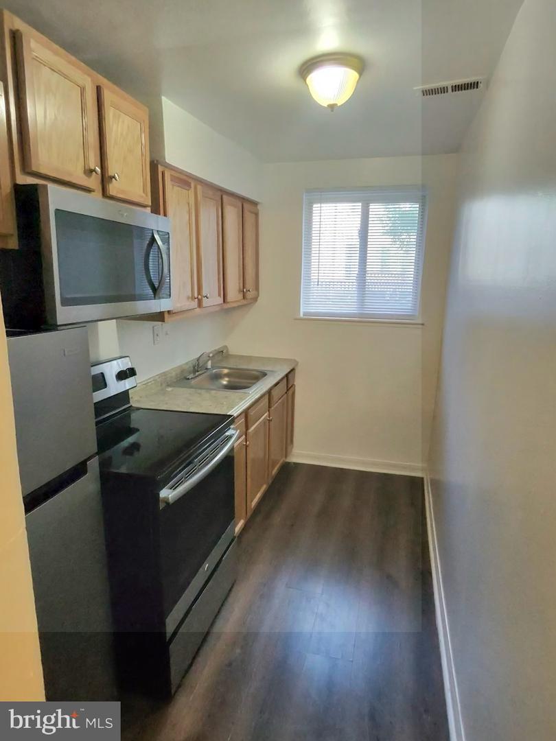 407 Lebaum St Se #1 Property Photo 8