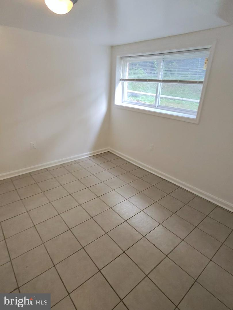 407 Lebaum St Se #4 Property Photo 2