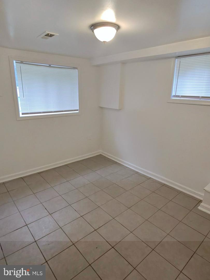 407 Lebaum St Se #4 Property Photo 4