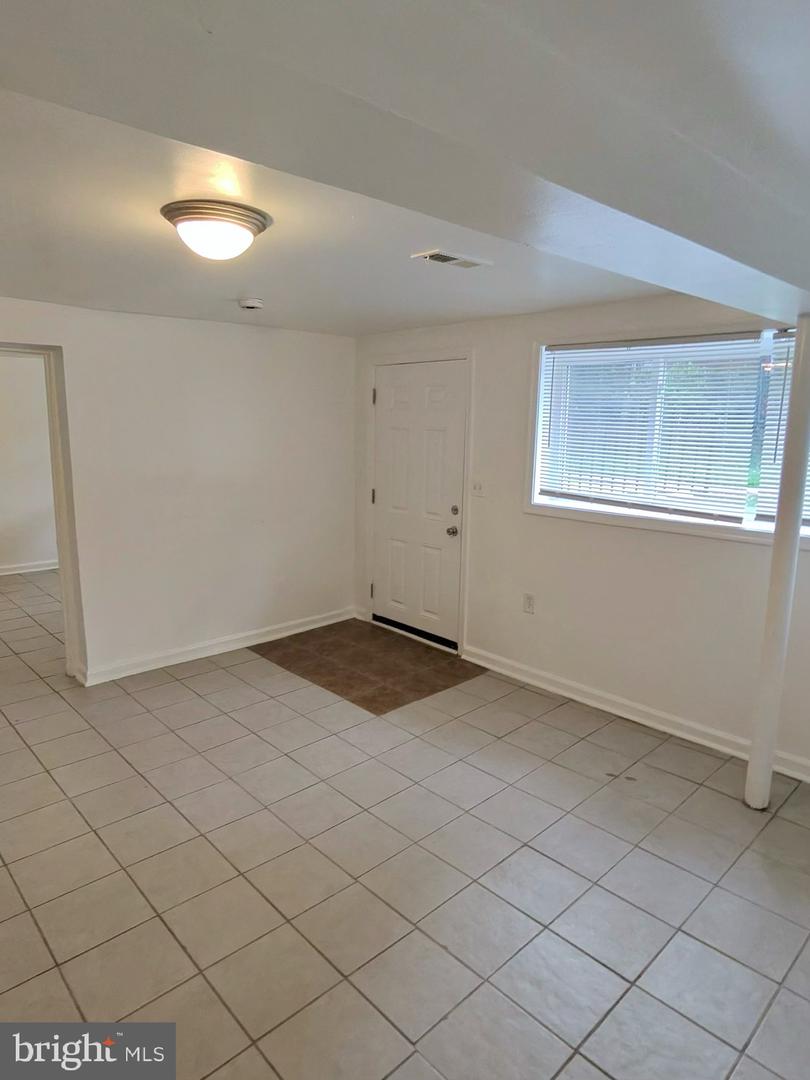 407 Lebaum St Se #4 Property Photo 5