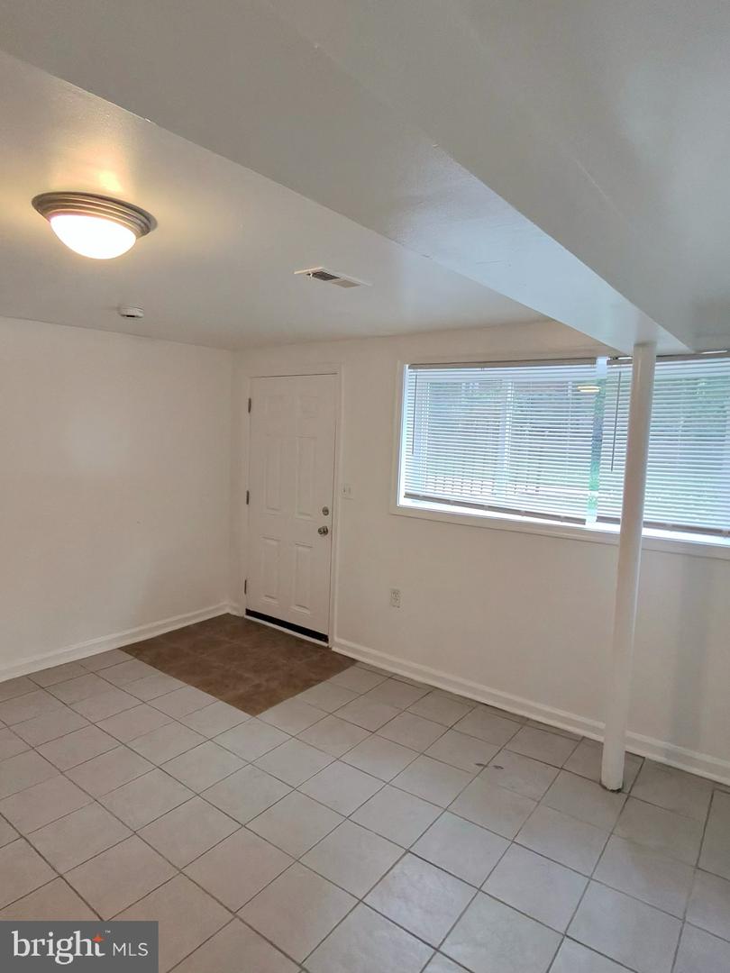 407 Lebaum St Se #4 Property Photo 6