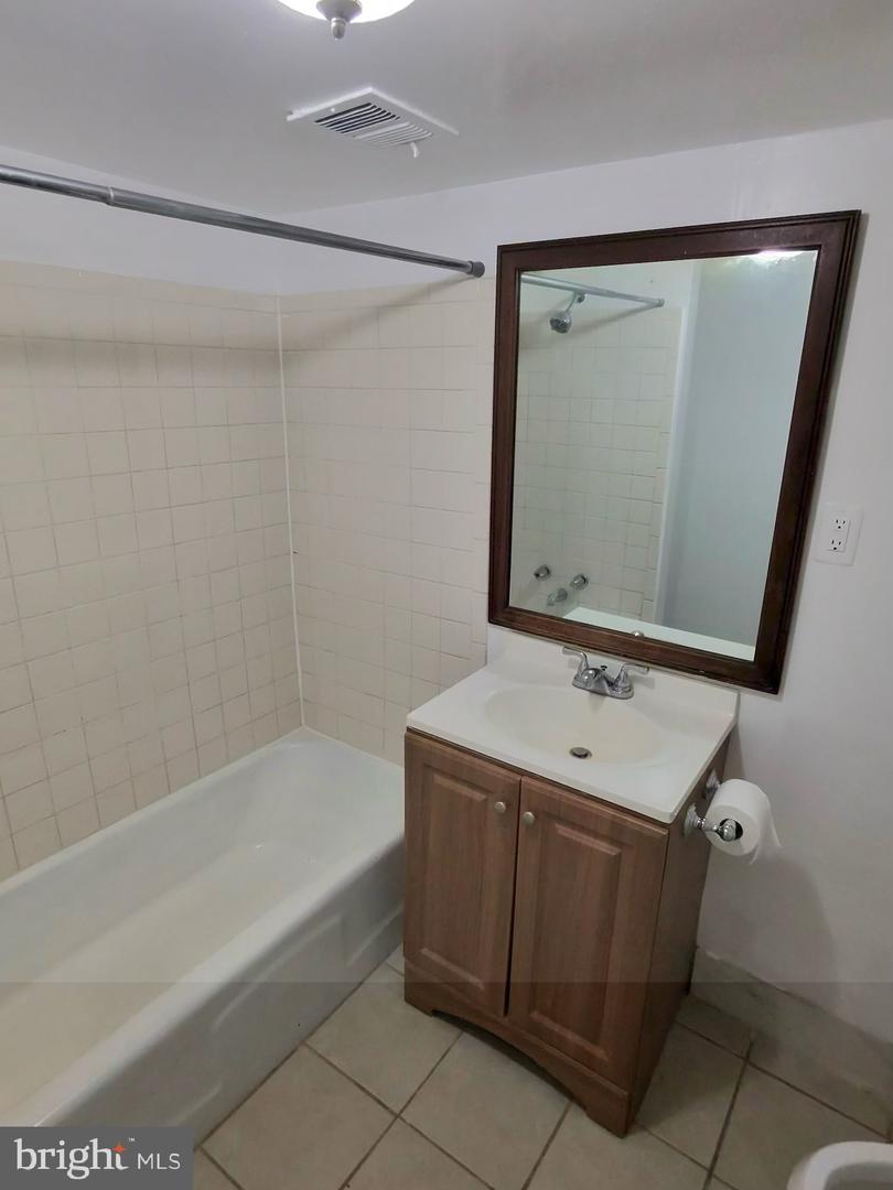407 Lebaum St Se #4 Property Photo 8