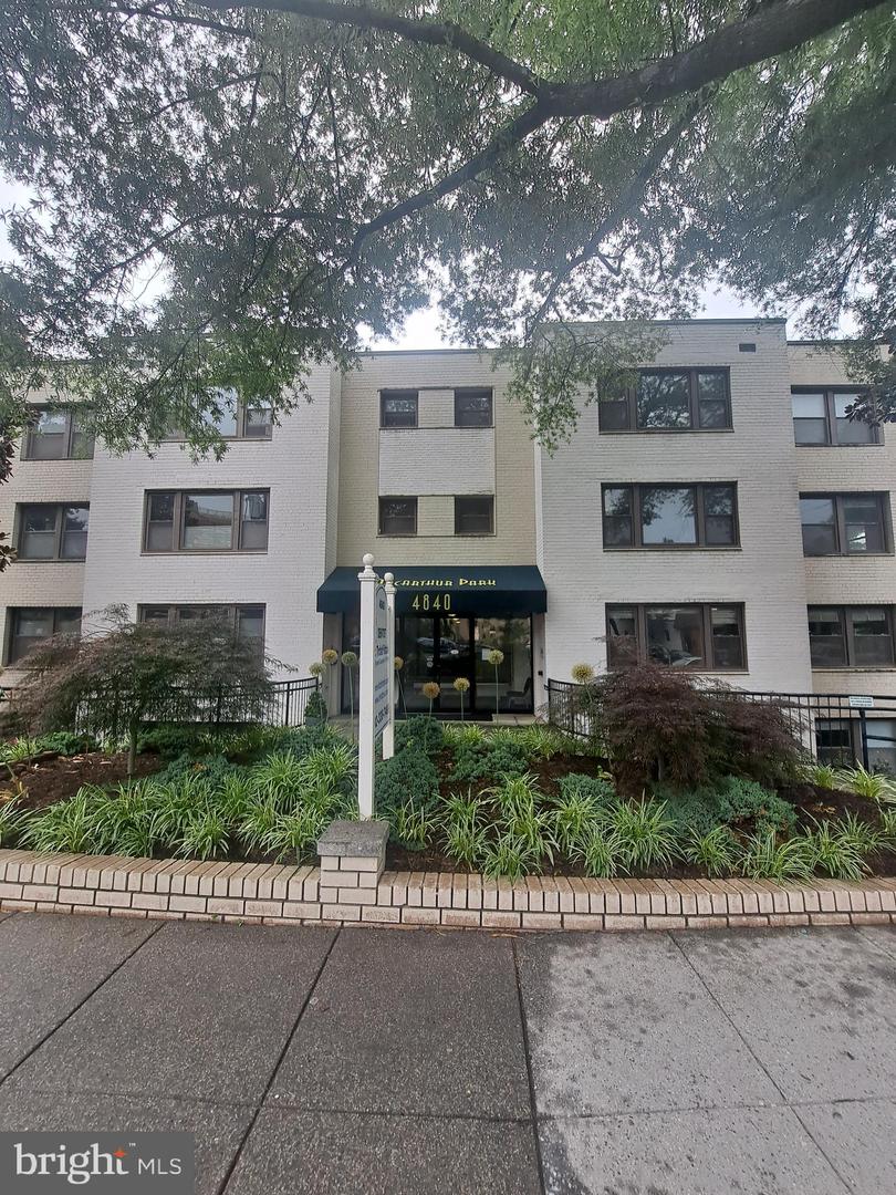 4840 Macarthur Blvd Nw #307 Property Photo 2