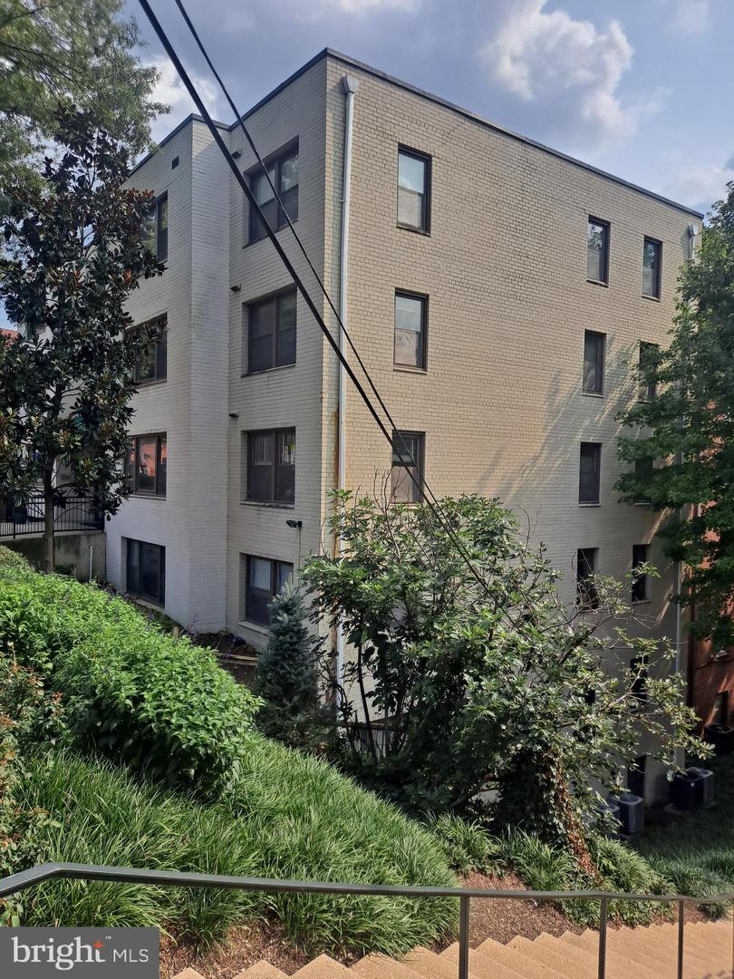 4840 Macarthur Blvd Nw #307 Property Photo 49