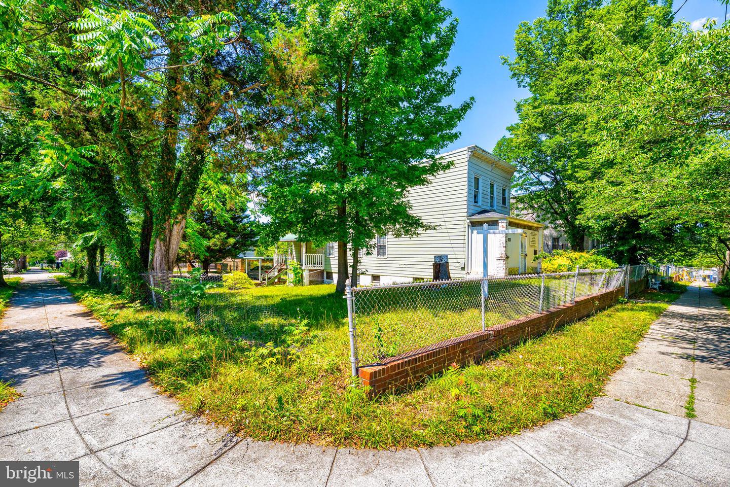 5923 Dix St Ne Property Photo 6