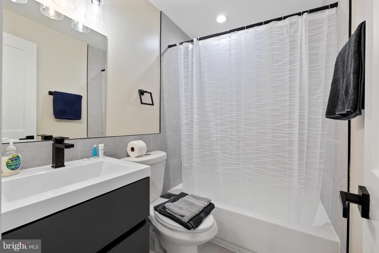 3517 14th St Nw #b01 Property Photo 8