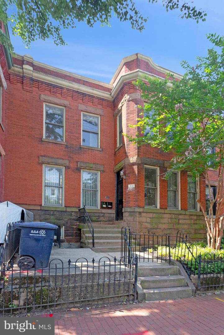 331 E St Ne Property Photo 2