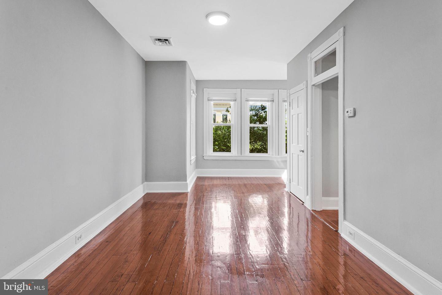 331 E St Ne Property Photo 8