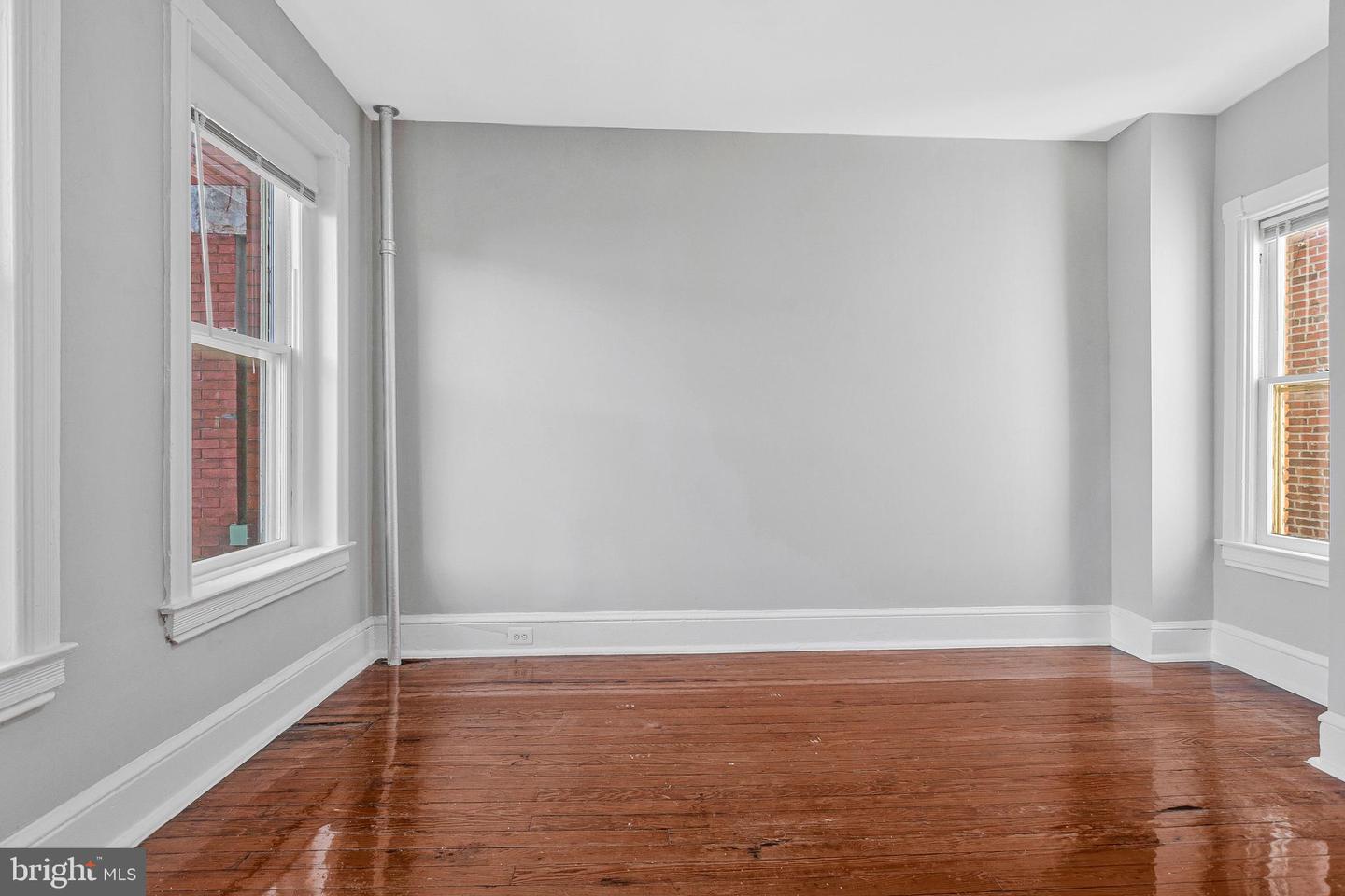 331 E St Ne Property Photo 9