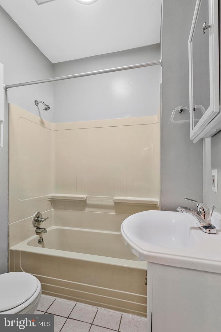 331 E St Ne Property Photo 11