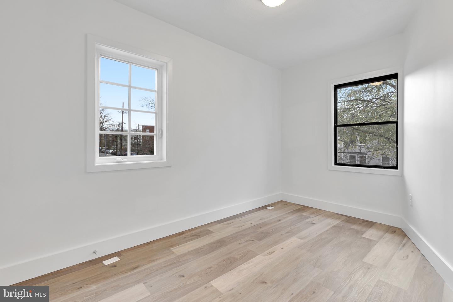 1353 Nicholson St Nw #1 Property Photo 11