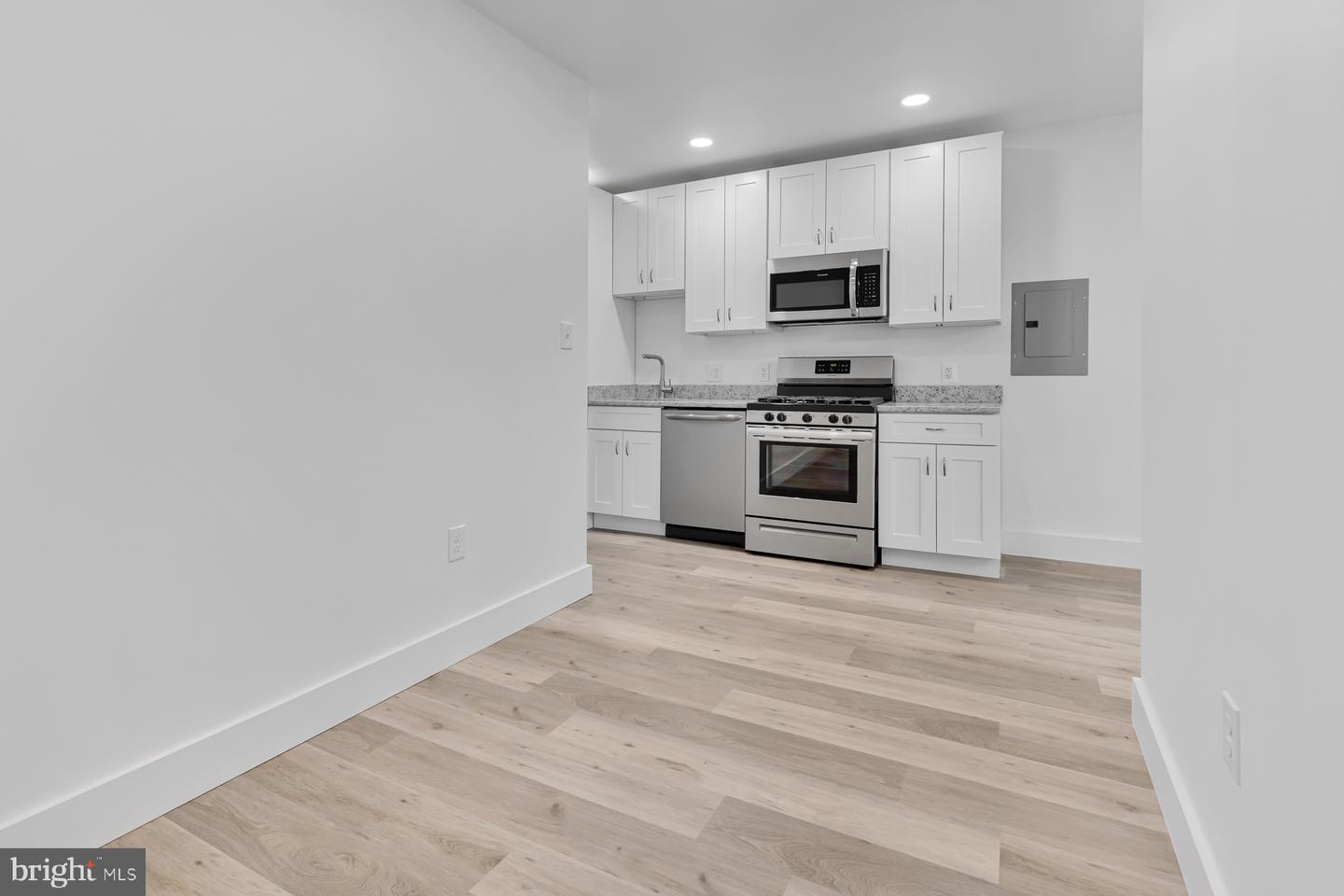 1353 Nicholson St Nw #4 Property Photo 2