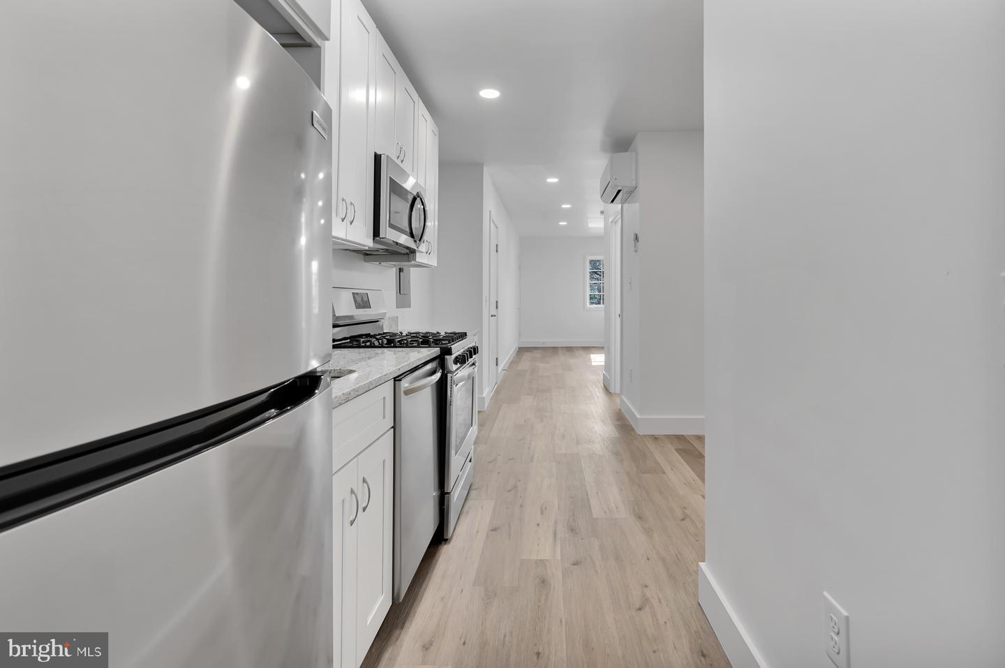 1353 Nicholson St Nw #4 Property Photo 3