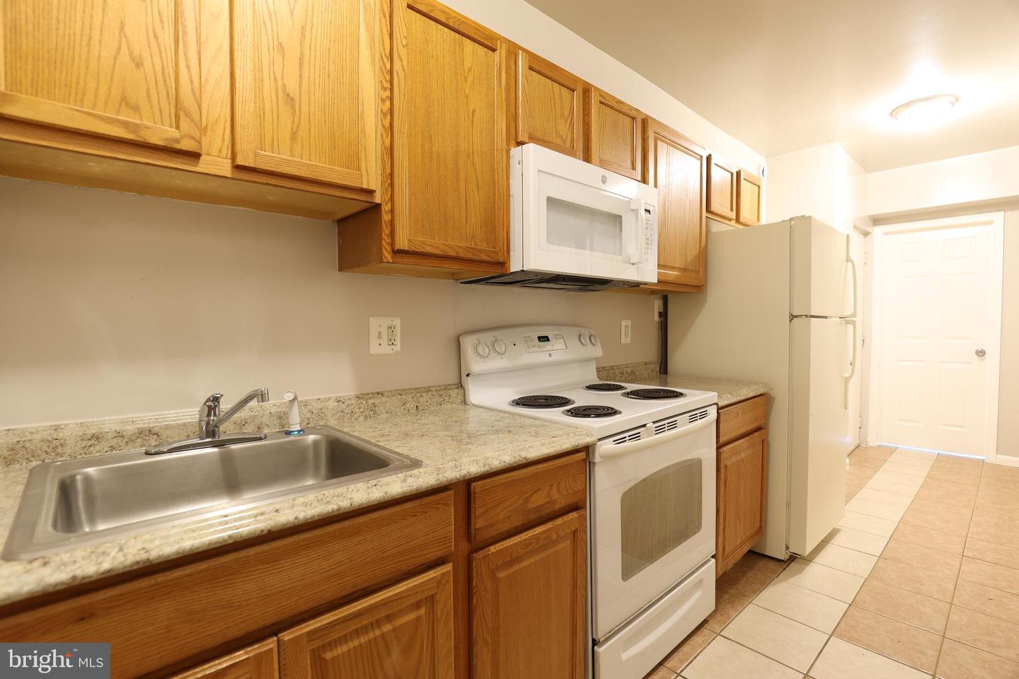 1633 E St Ne #3 Property Photo 3