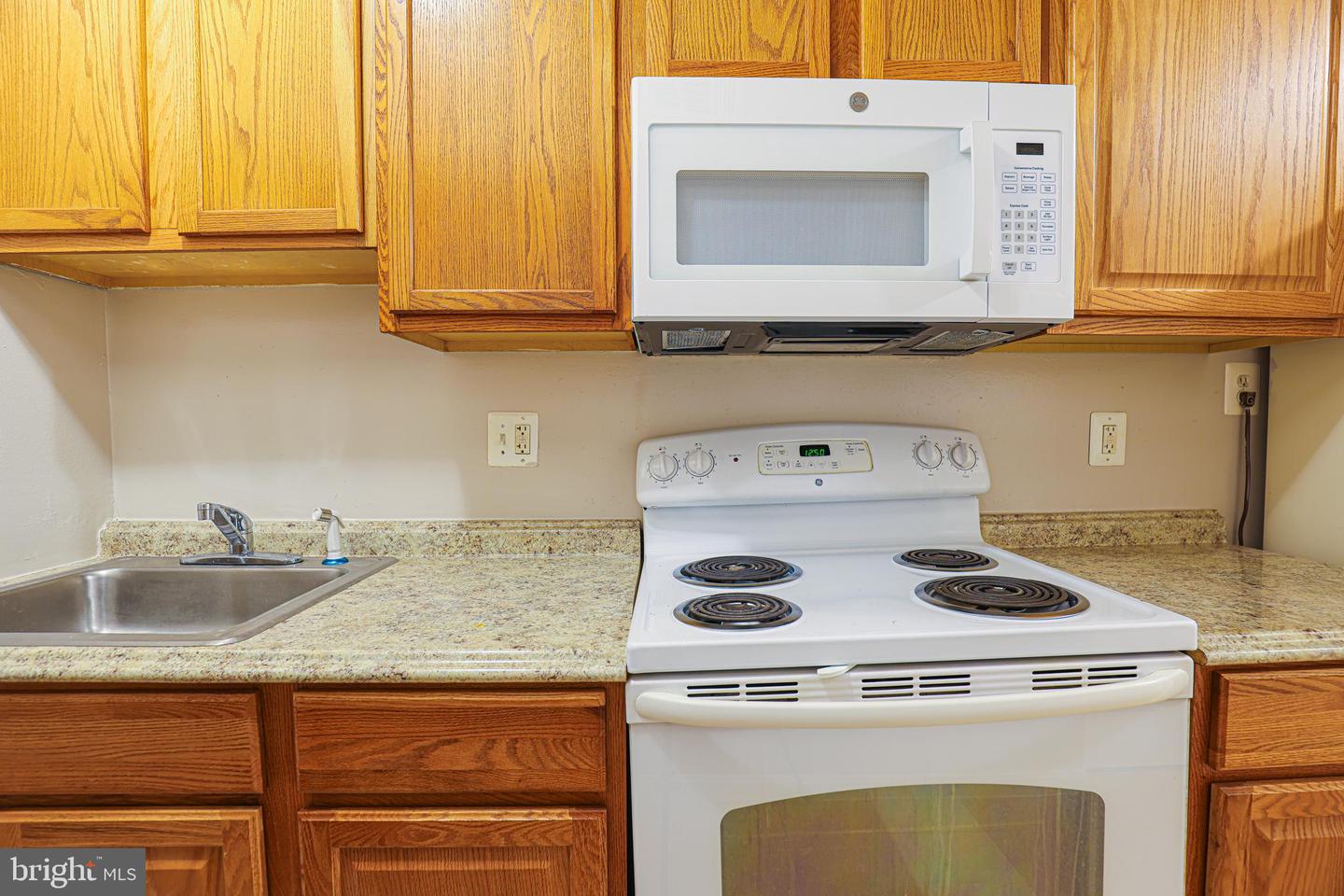 1633 E St Ne #3 Property Photo 4