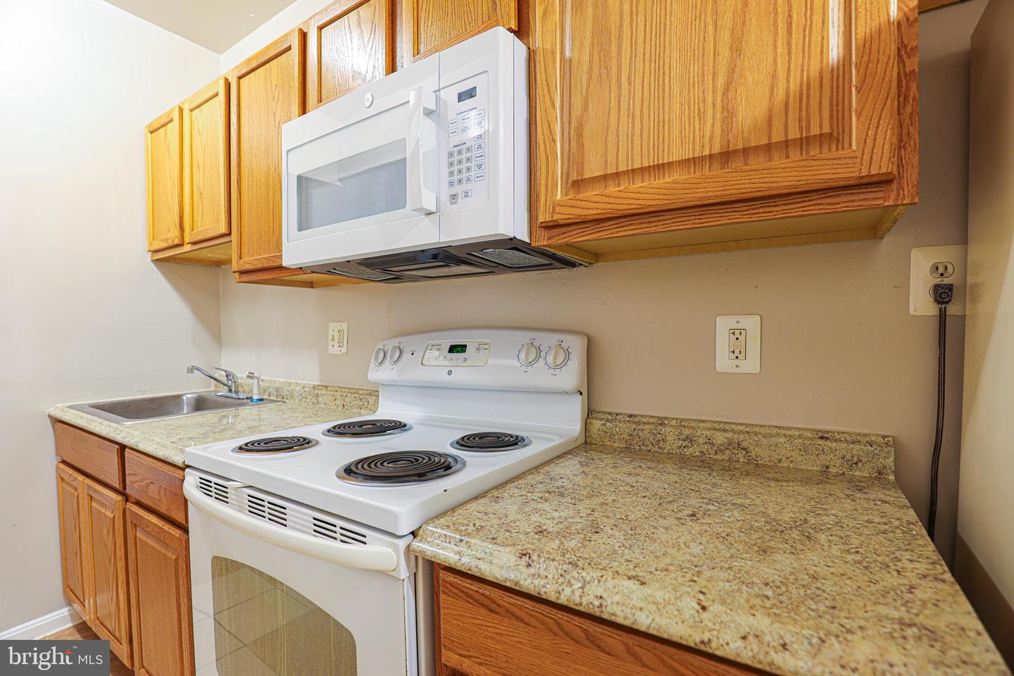 1633 E St Ne #3 Property Photo 5