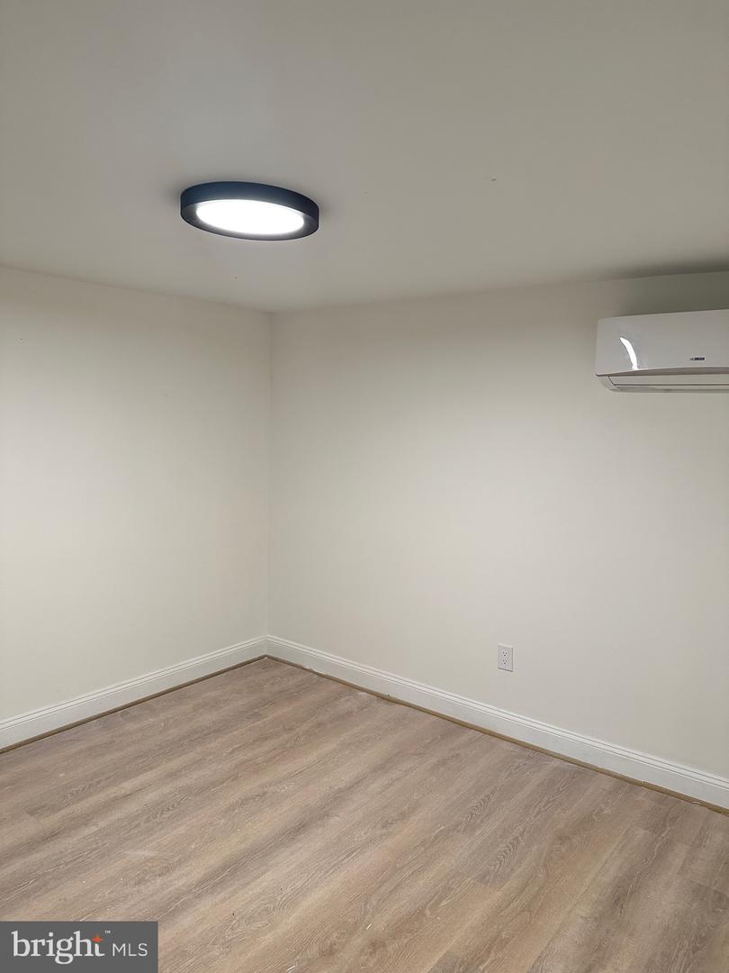 4252 Dix St Ne Property Photo 5