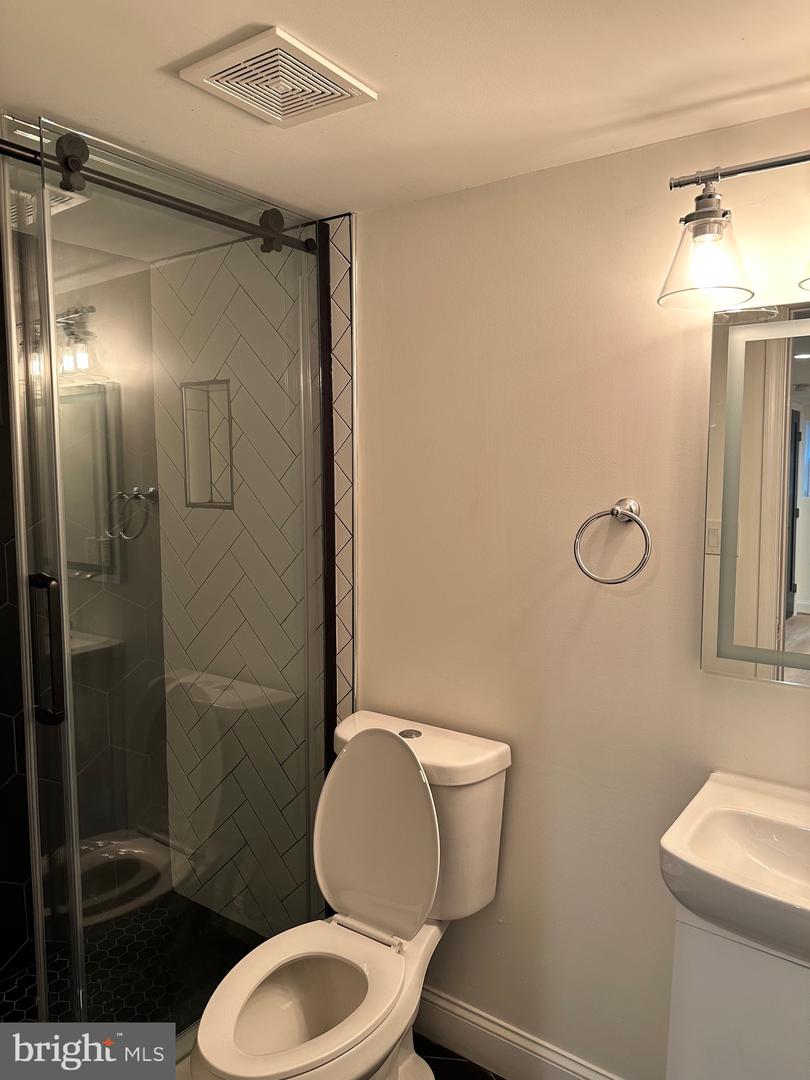 4252 Dix St Ne Property Photo 7