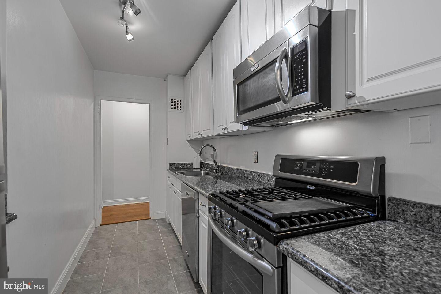 4000 Tunlaw Rd Nw #419 Property Photo 9