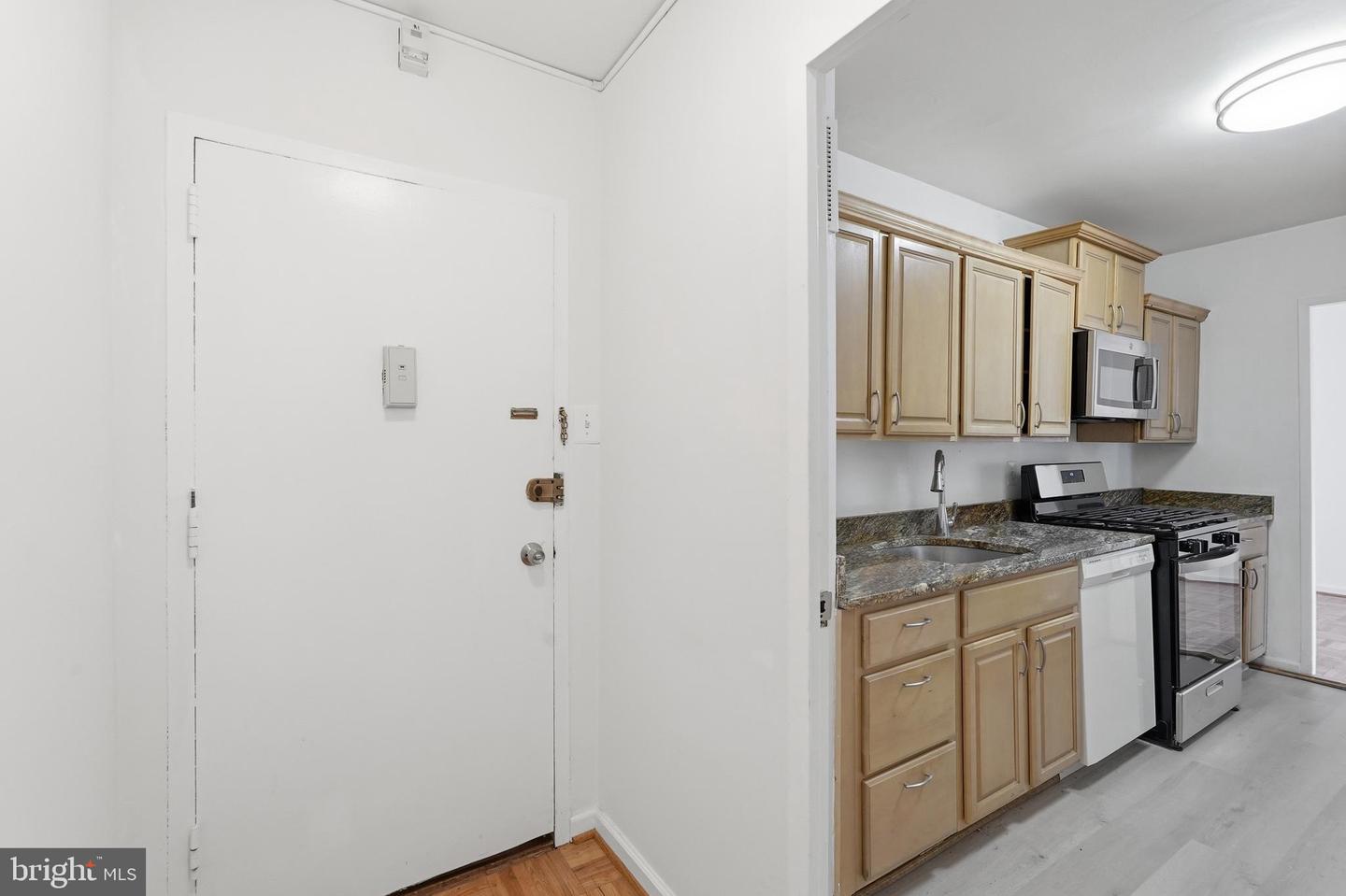 4000 Tunlaw Rd Nw #619 Property Photo 4
