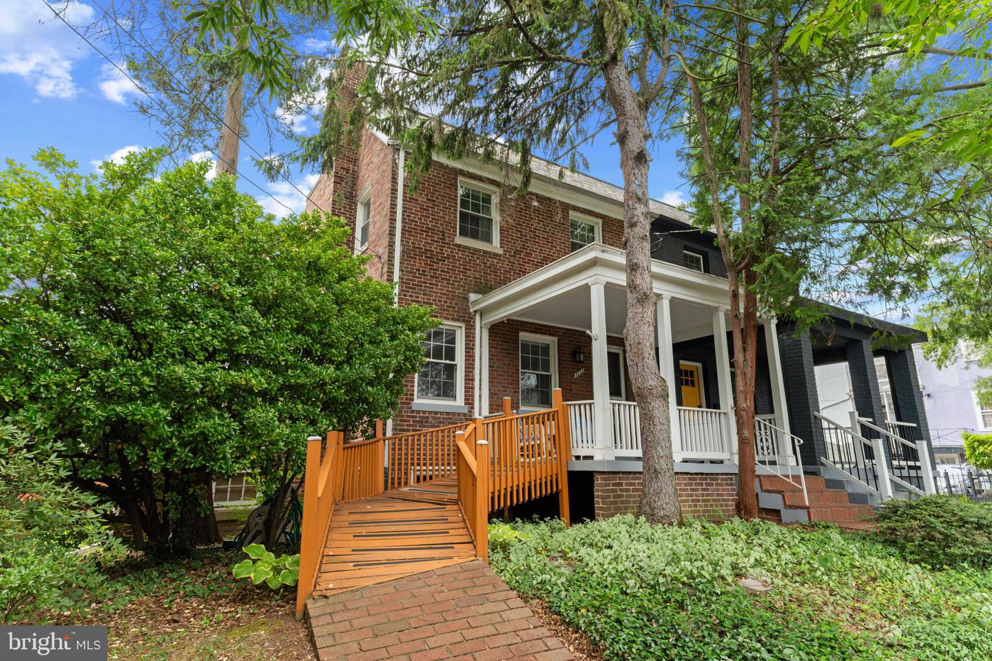 1333 Varnum St Ne Property Photo 3