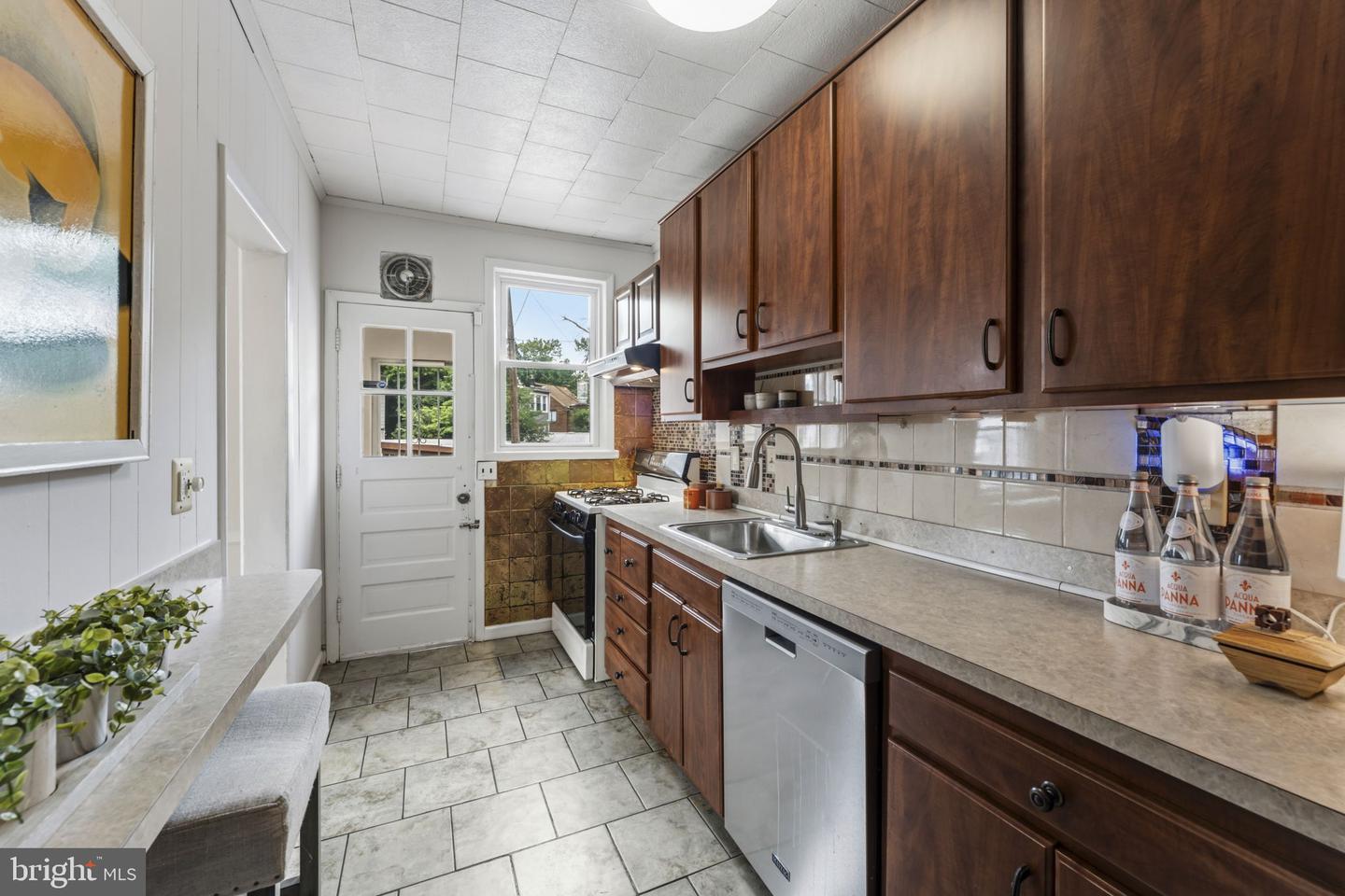 1333 Varnum St Ne Property Photo 12