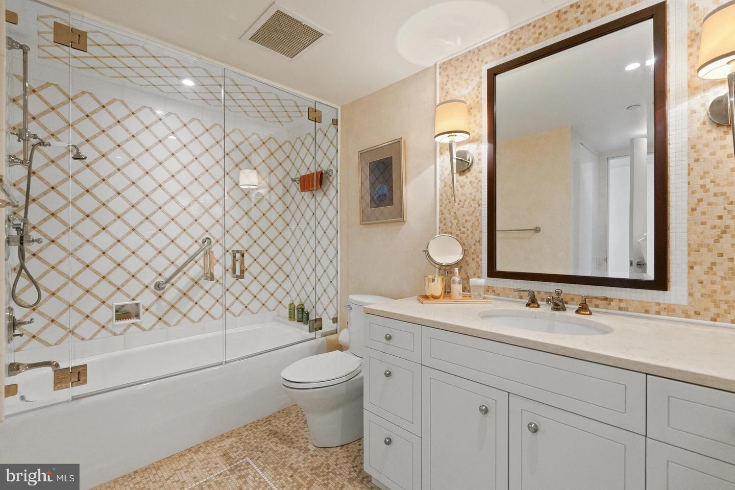 801 Pennsylvania Ave Nw #1218 Property Photo 39