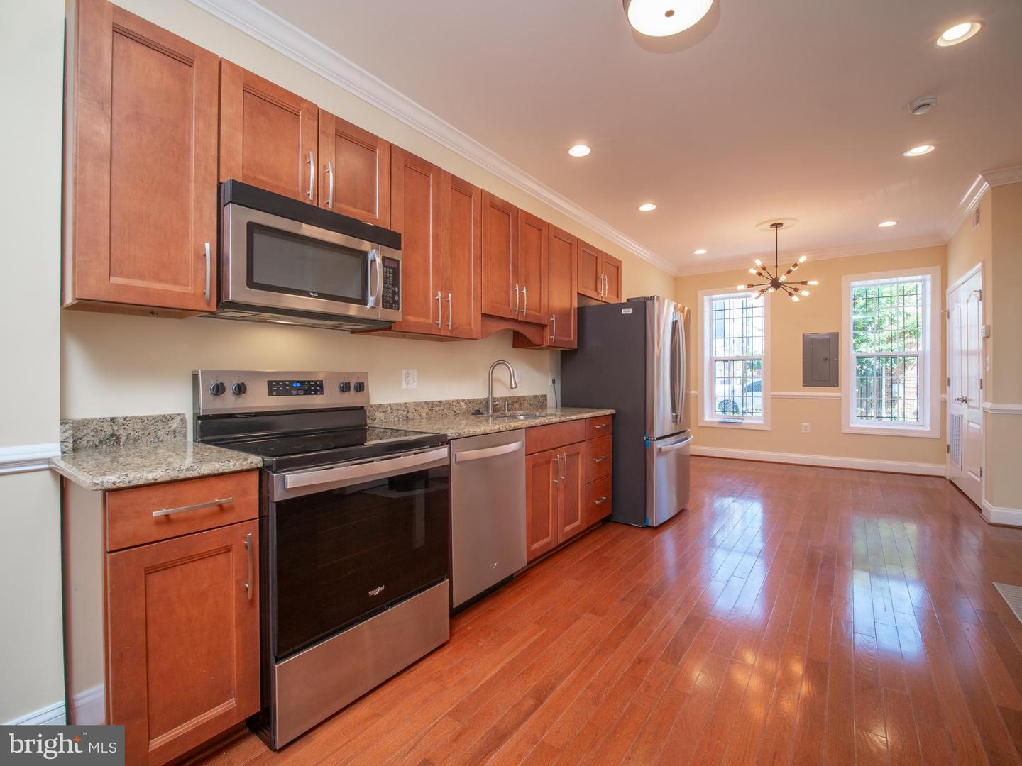 648 NEWTON PL NW #2 Property Photo 1