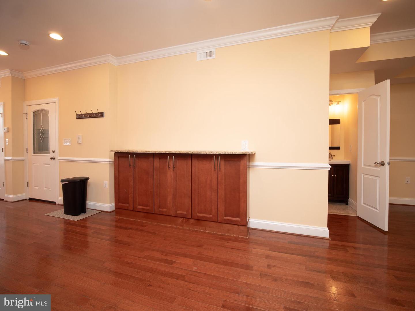 648 Newton Pl Nw #2 Property Photo 6
