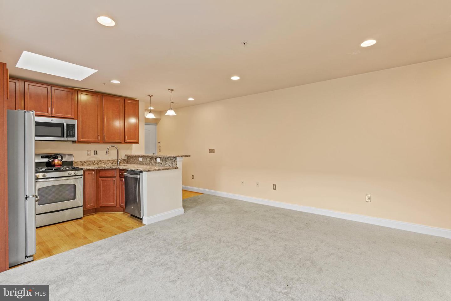 922 Madison St Nw #304 Property Photo 5