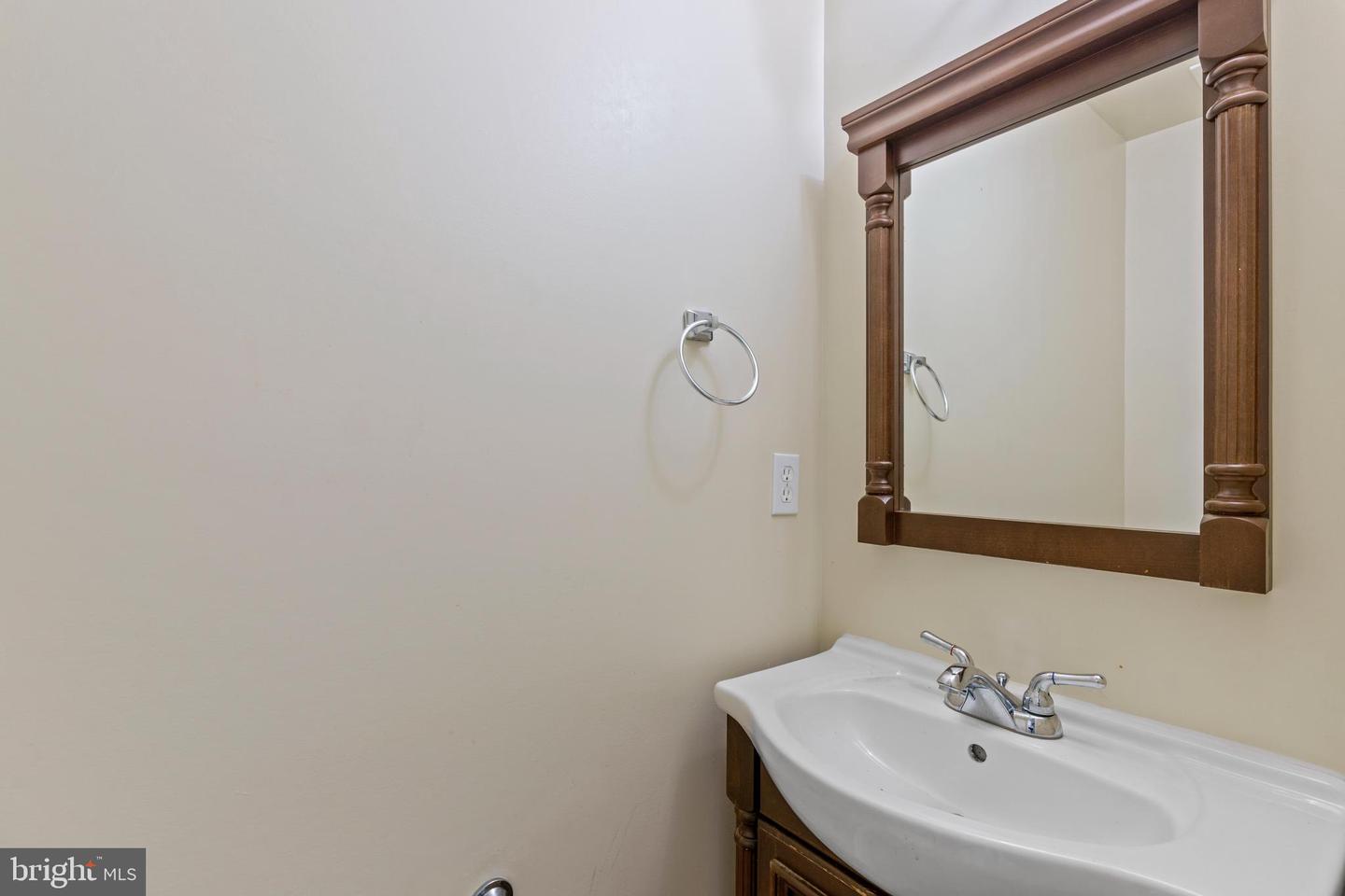 922 Madison St Nw #304 Property Photo 8