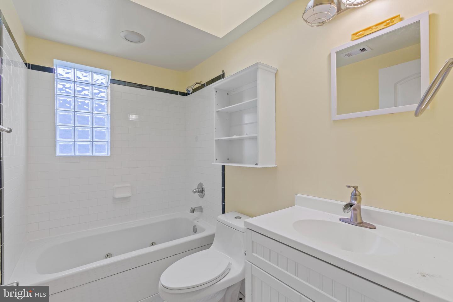 922 Madison St Nw #304 Property Photo 18