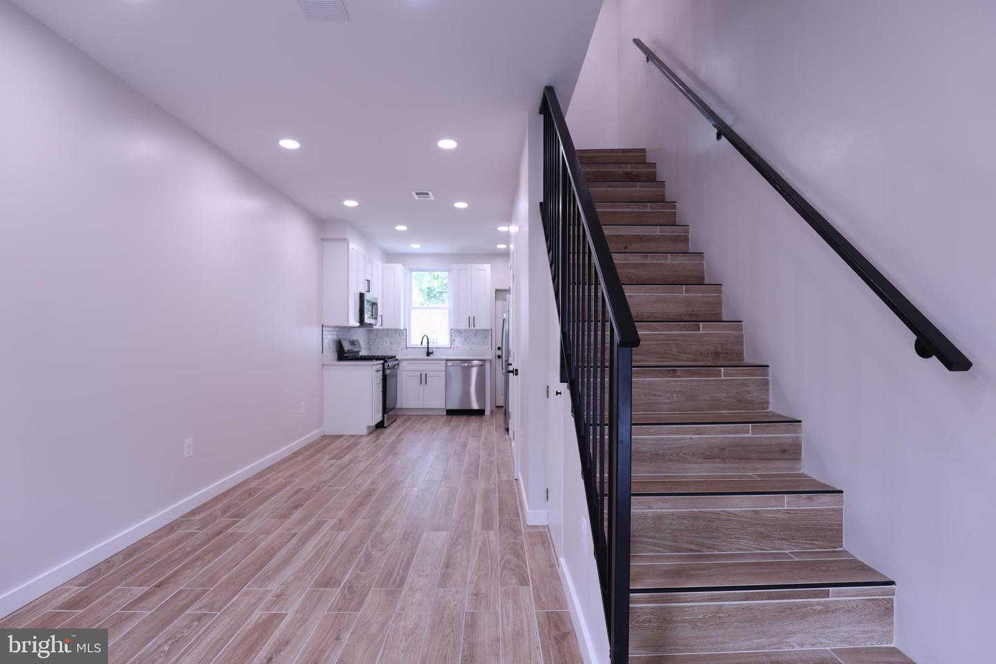 2039 Rosedale St Ne Property Photo 2