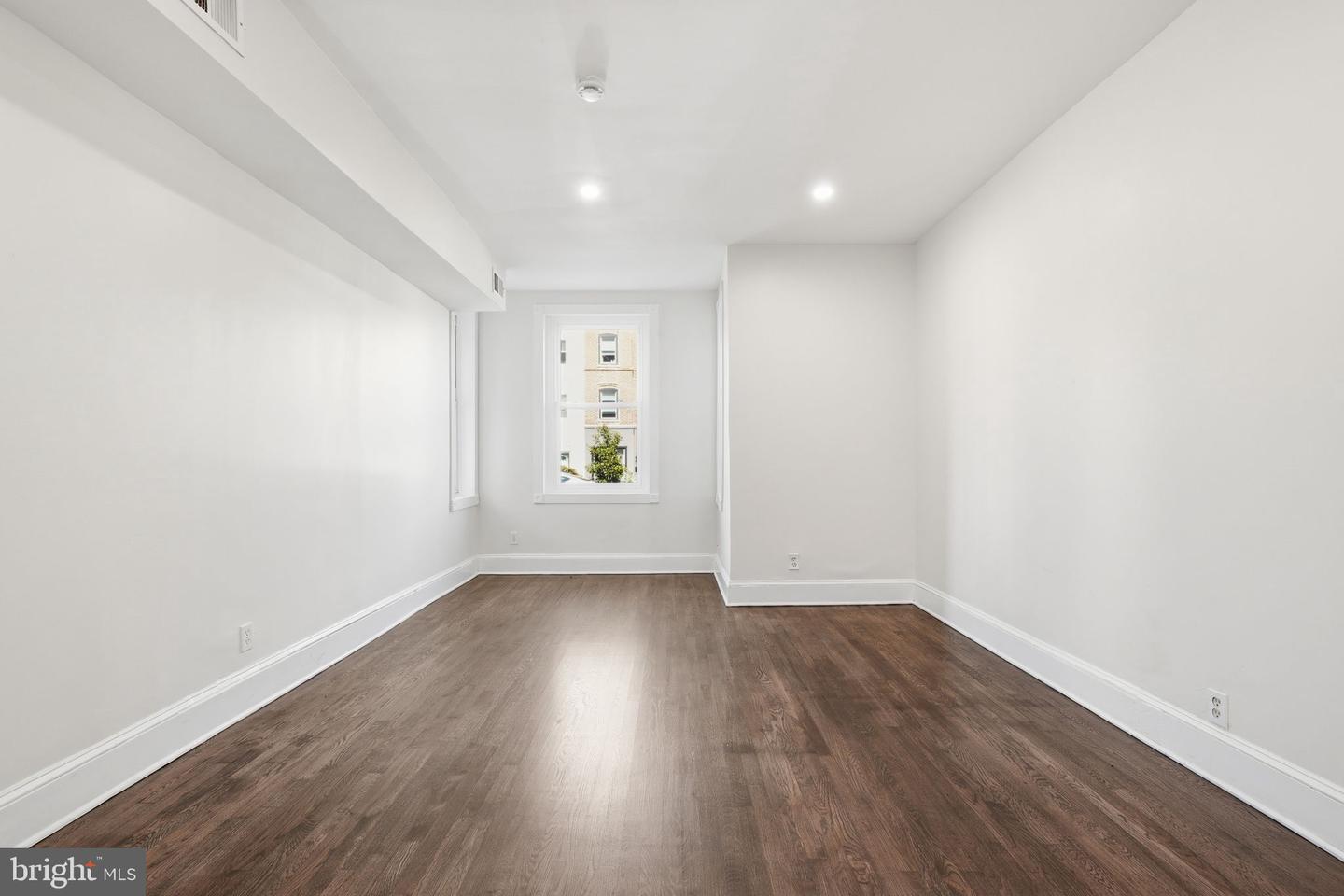 1038 6th St Ne #101 Property Photo 6