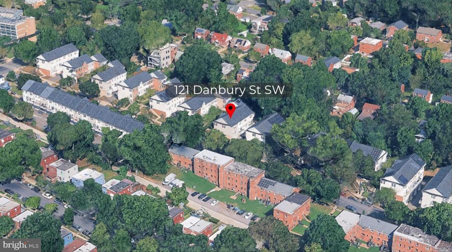 121 Danbury St Sw Property Photo 31