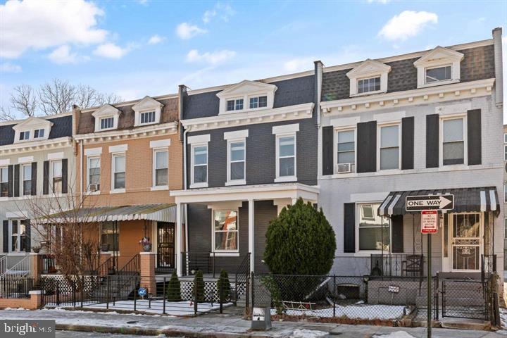 444 Kenyon St Nw Property Photo 2