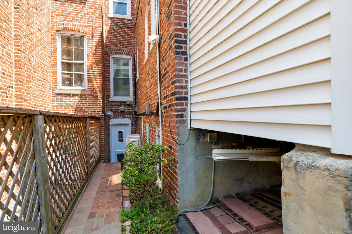 1221 E St Se Property Photo 38