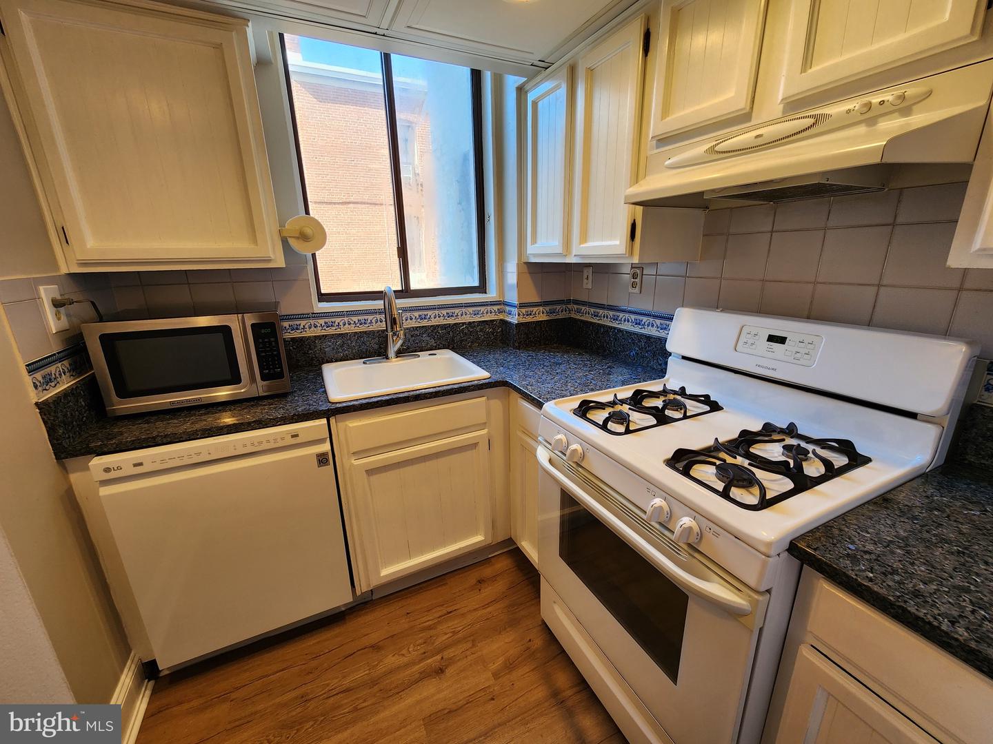2610 Tunlaw Rd Nw #103 Property Photo 11