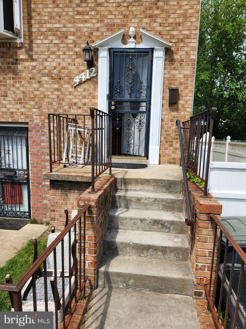 4412 Lee St Ne Property Photo 1