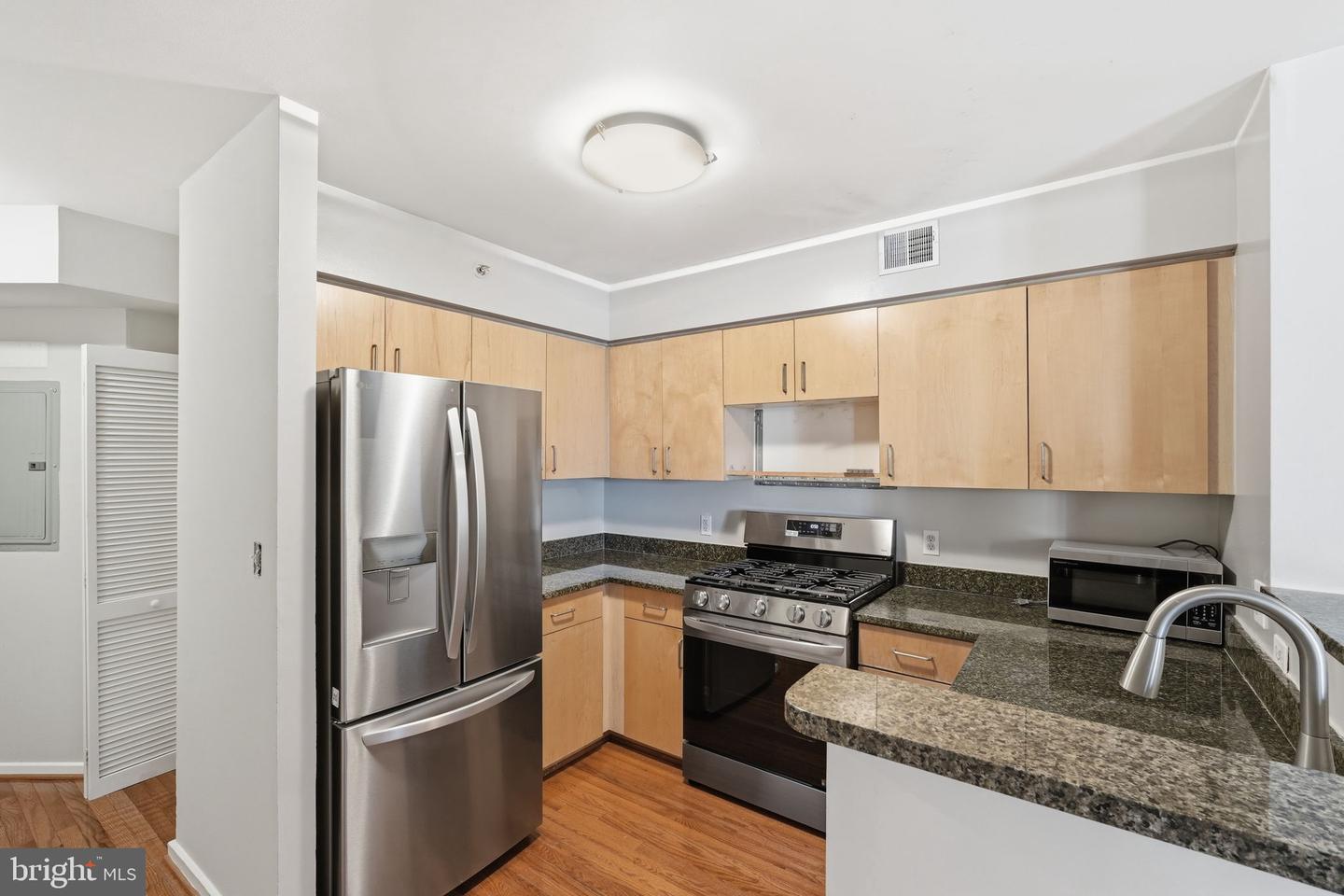 1000 New Jersey Ave Se #513 Property Photo 4