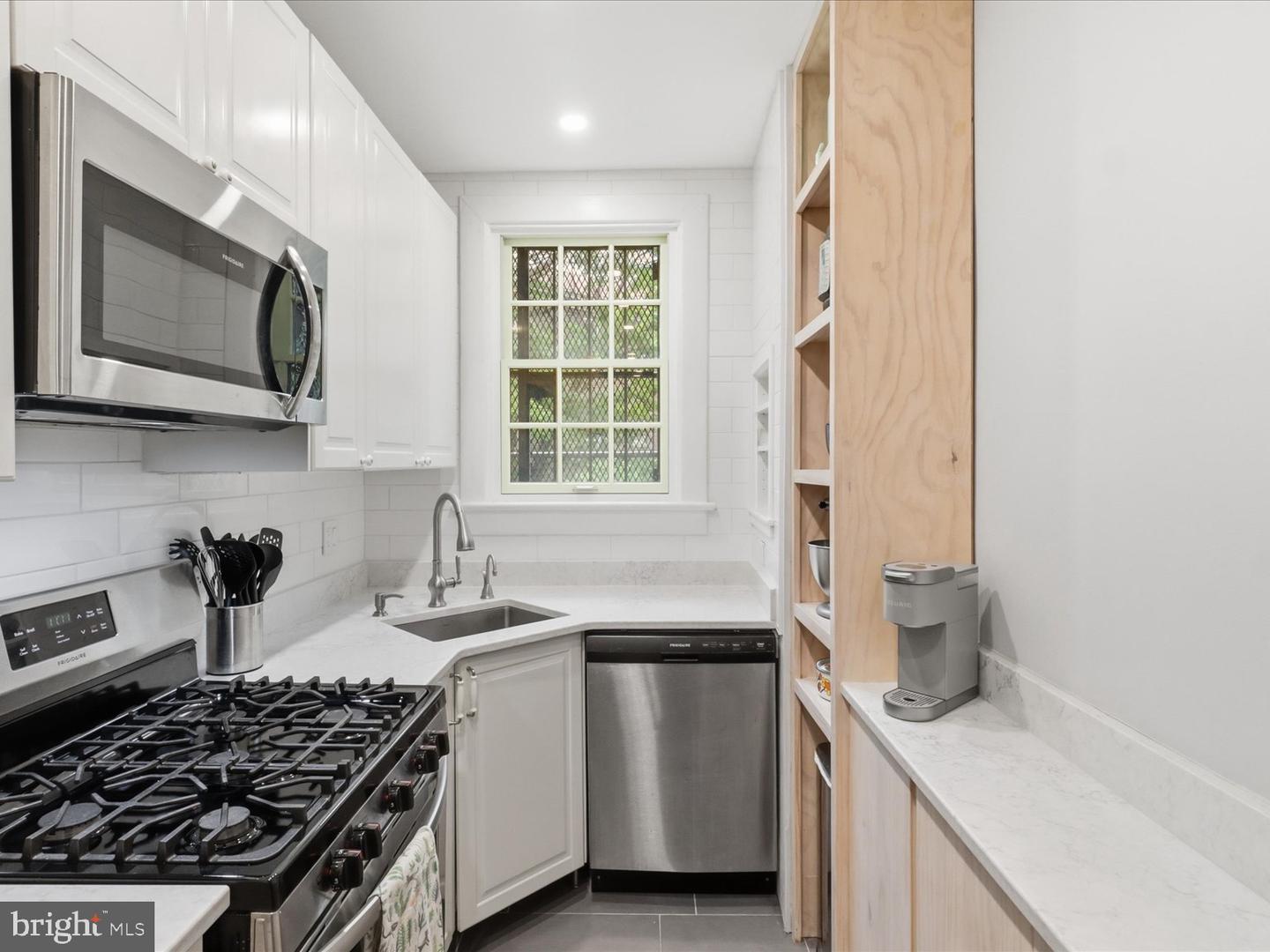1705 Lanier Pl Nw #203 Property Photo 13