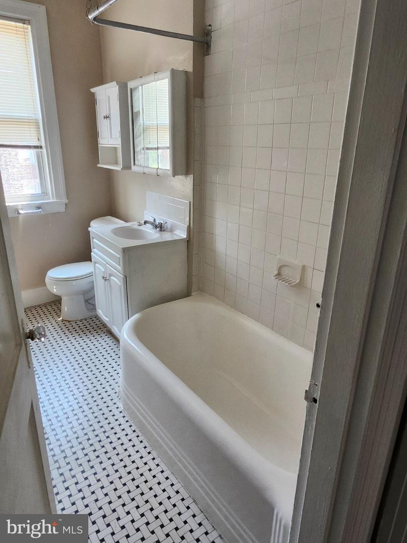 449 Manor Pl Nw #1 Property Photo 9