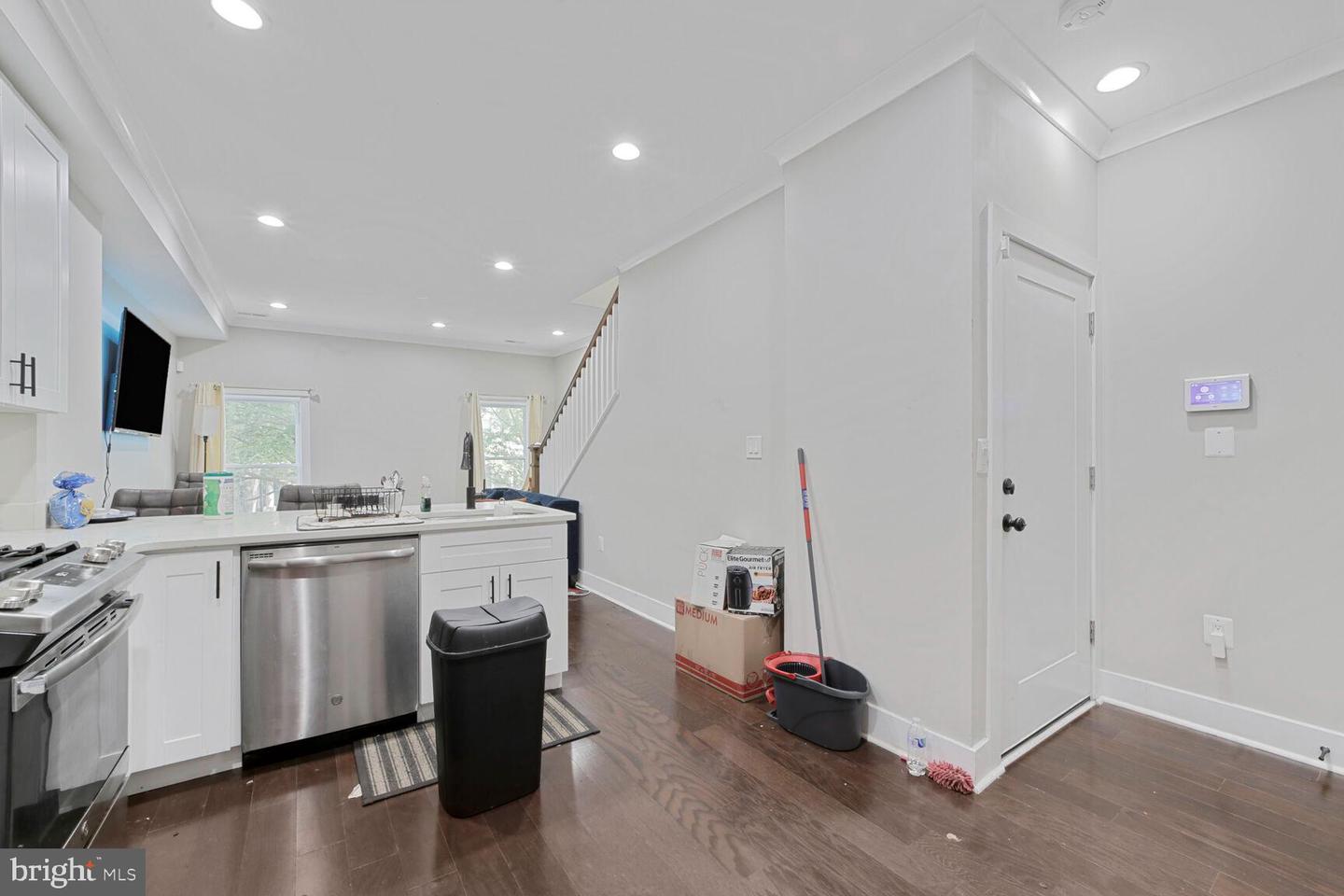 608 Irving St Nw #1 Property Photo 6