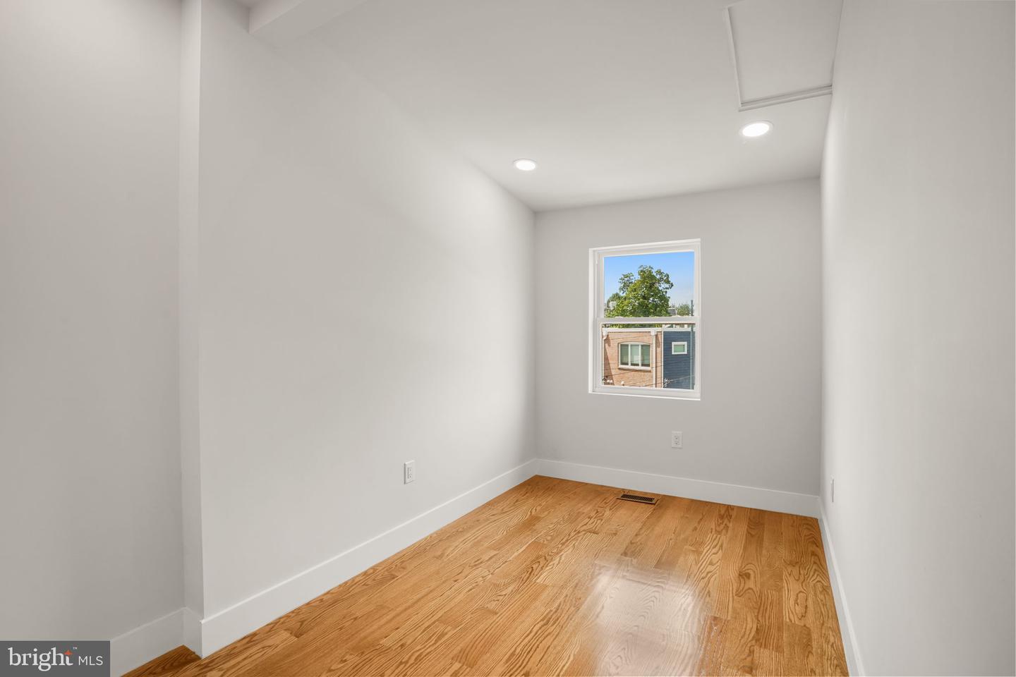 1734 Potomac Ave Se Property Photo 25