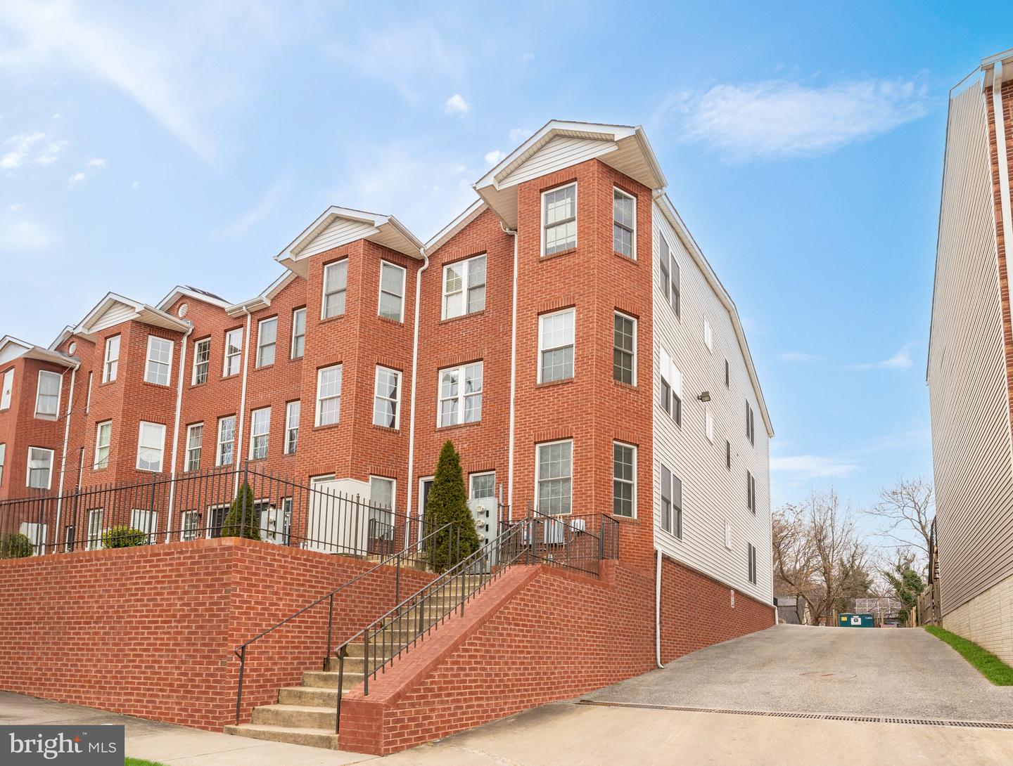 1753 W St Se #b Property Photo 1