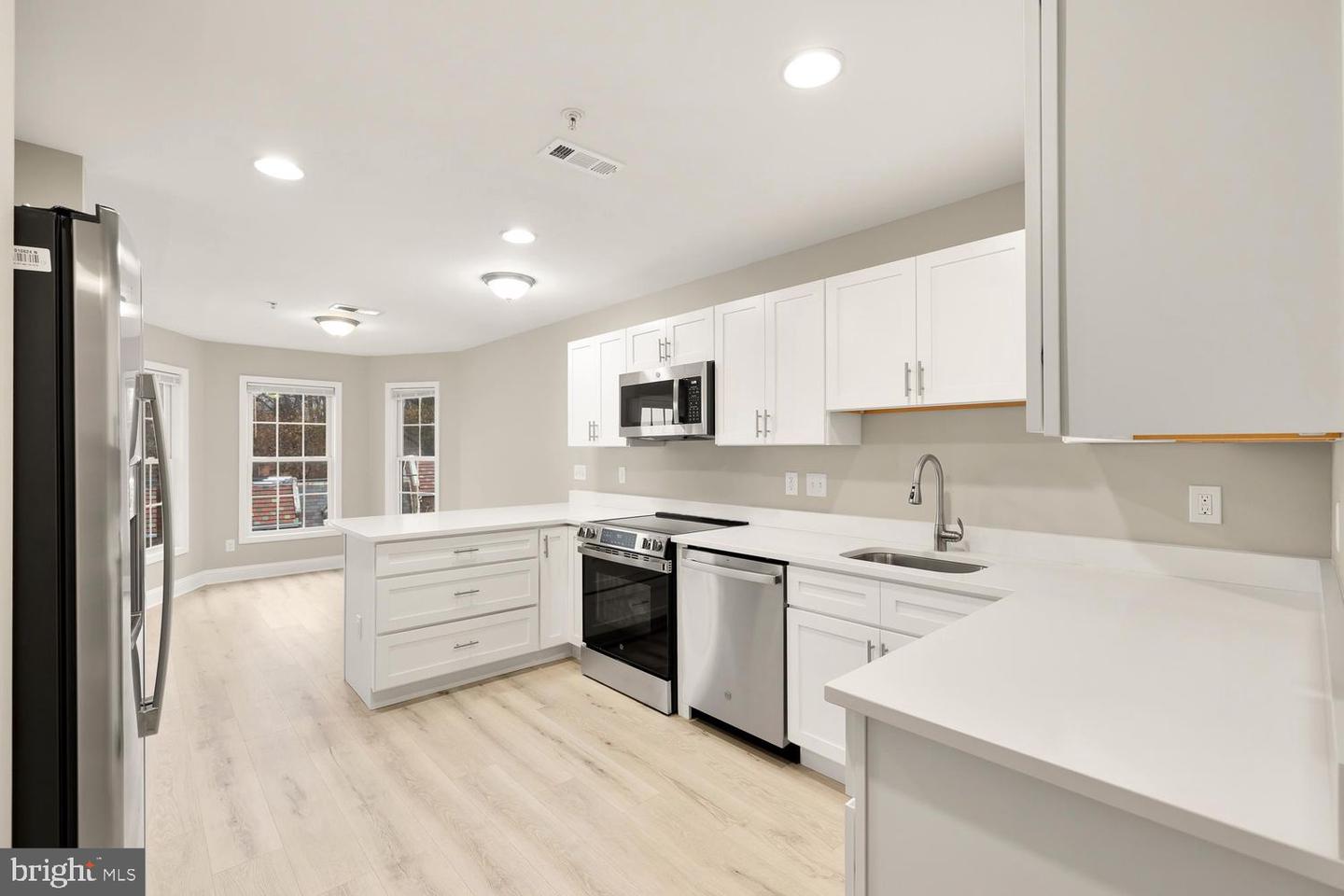 1753 W St Se #c Property Photo 1