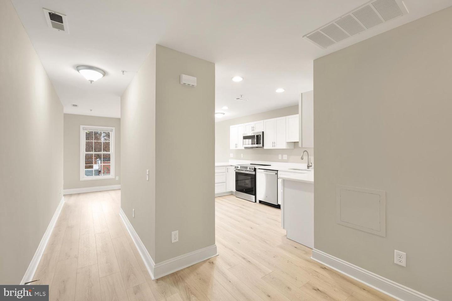 1753 W St Se #c Property Photo 4