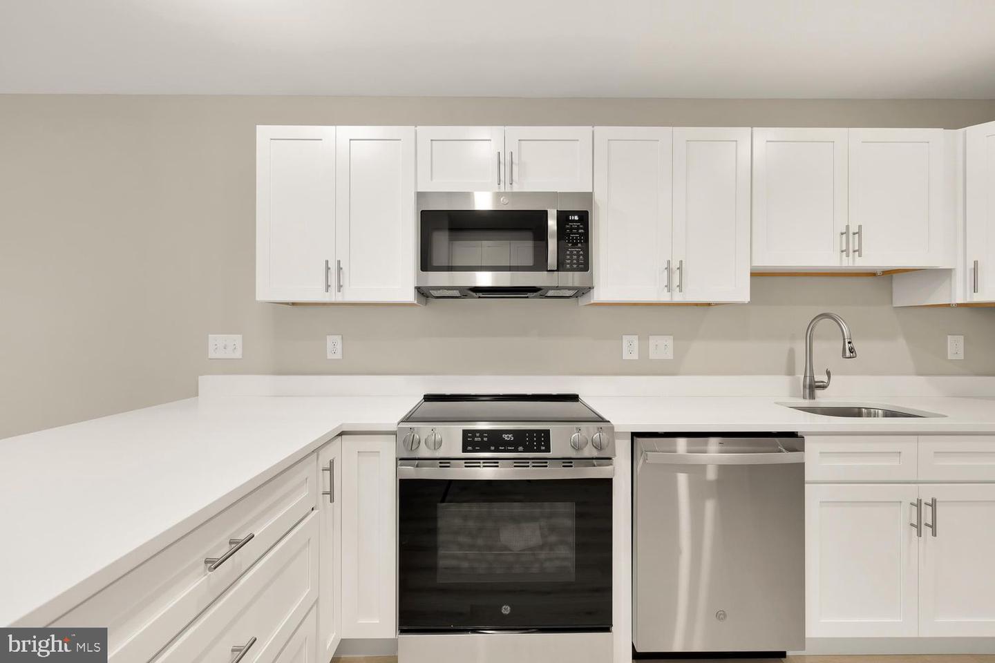 1753 W St Se #c Property Photo 6